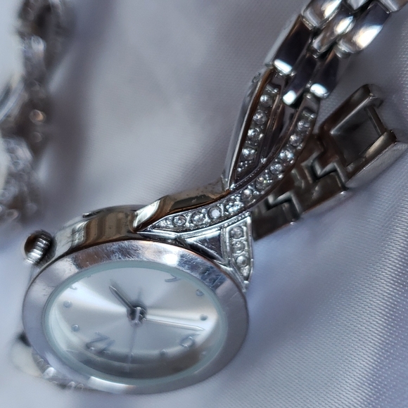 NWOT Allude silvertone watch & bracelet set - Picture 8 of 10